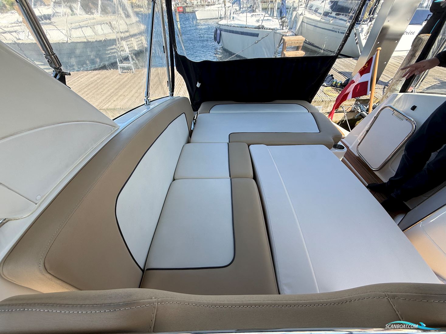 Bayliner 842