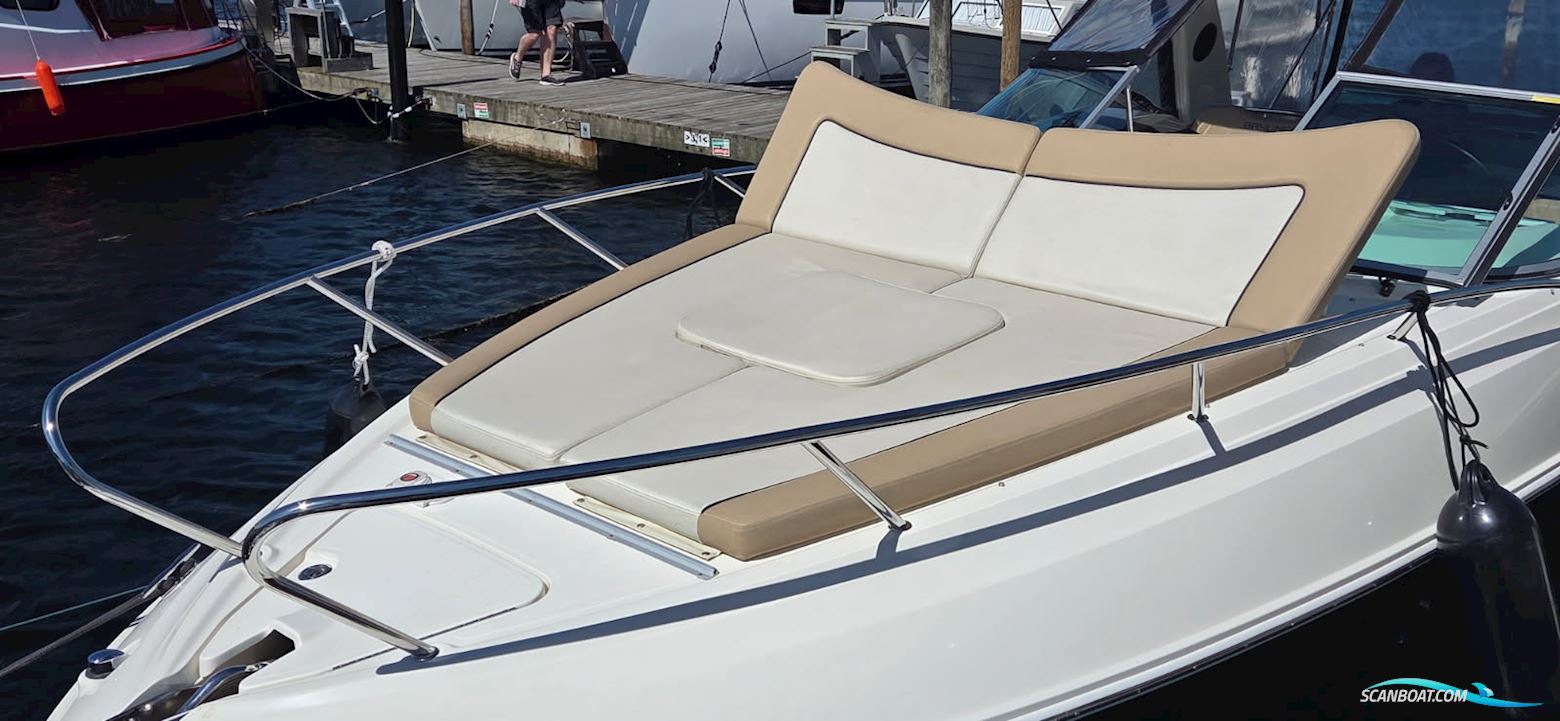 Bayliner 842