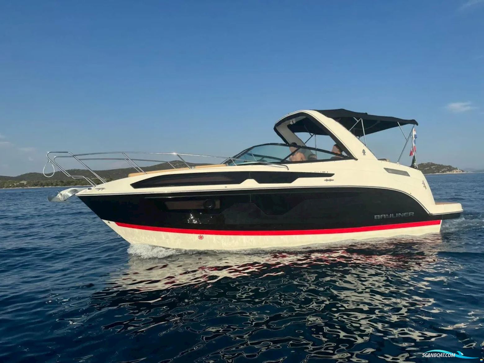 Bayliner 855 Cruiser Motorboten 2023, met Mercruiser motor, Kroatië