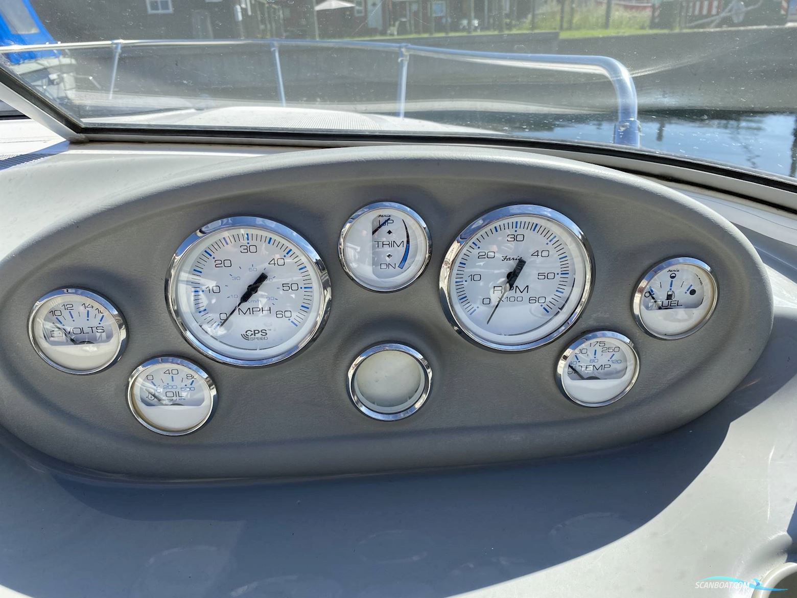 Bayliner Capri 212 - 260 HK Mercruiser 5.0L/Udstyr