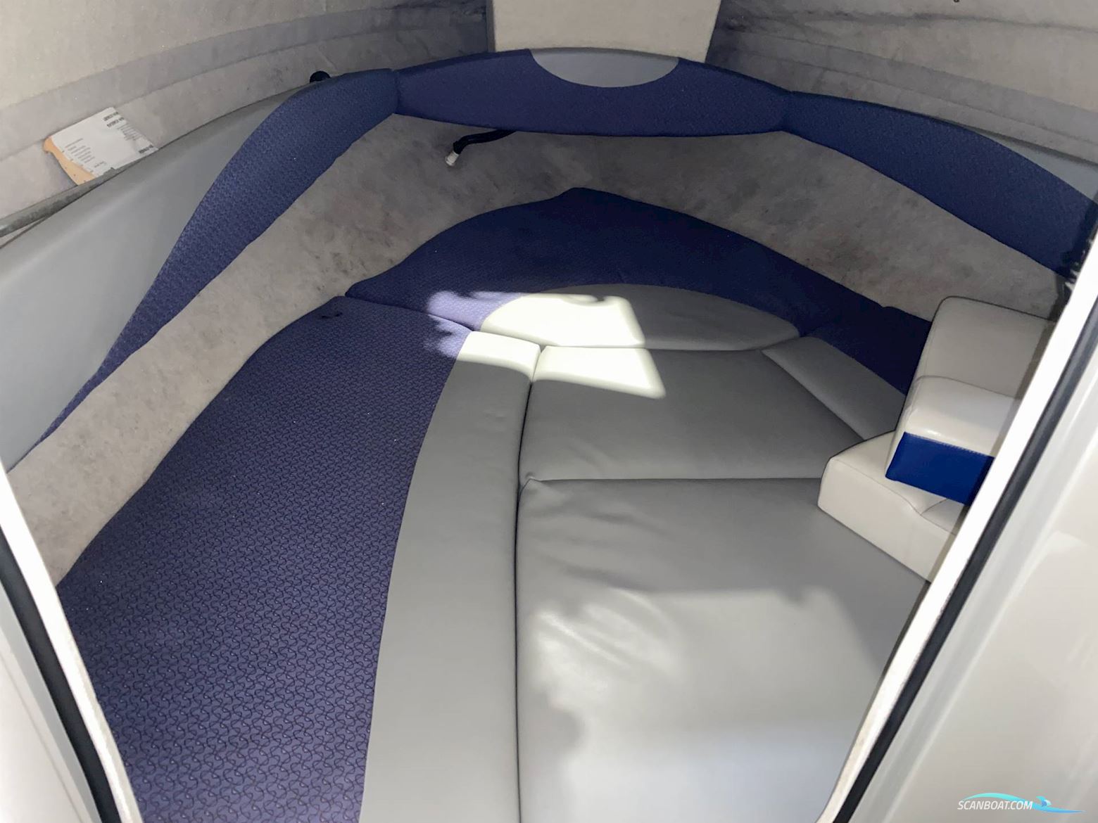 Bayliner Capri 212 - 260 HK Mercruiser 5.0L/Udstyr