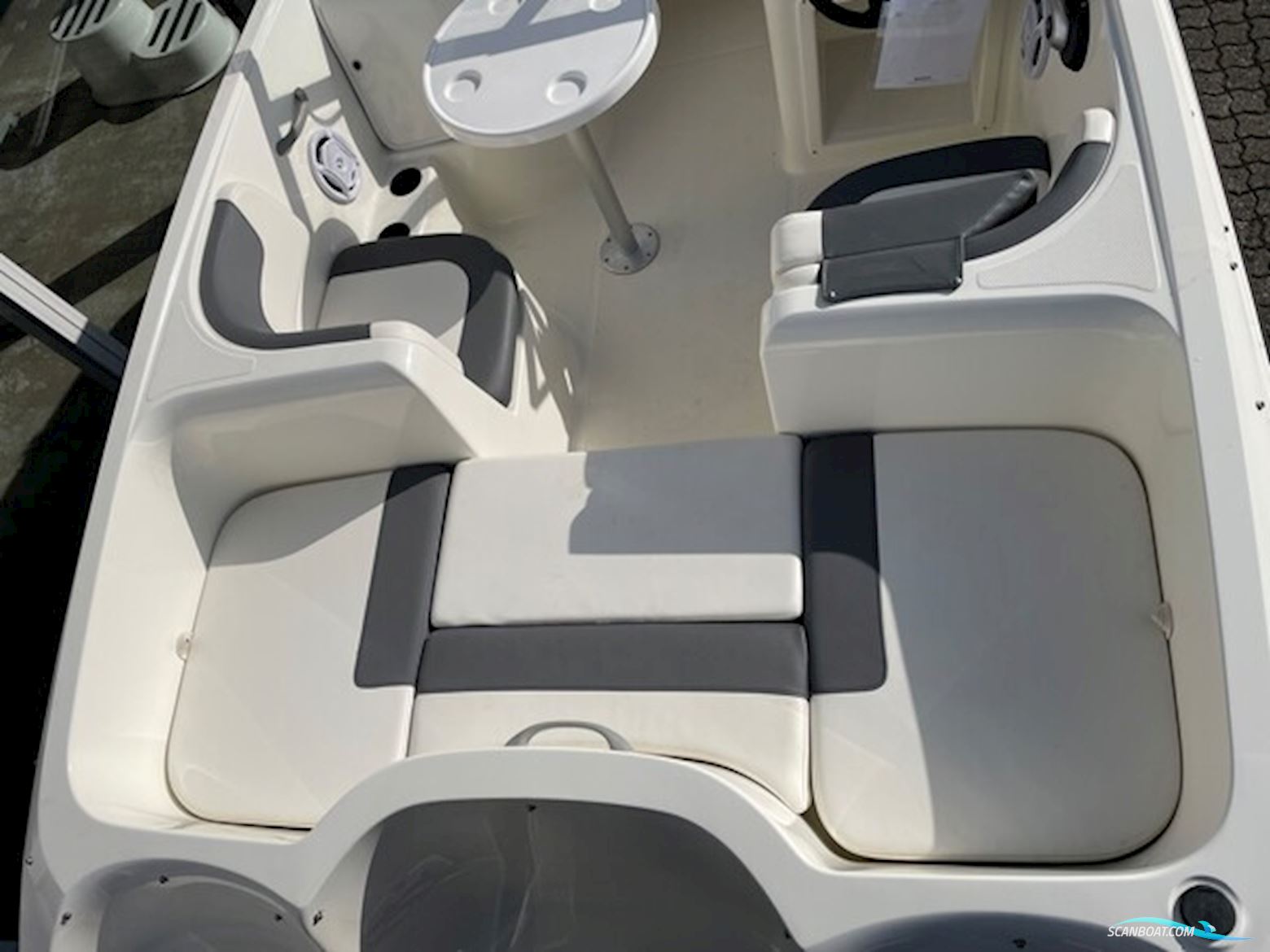 Bayliner E5 Med Mercury F80 Elpt Efi og Brenderup 201300B