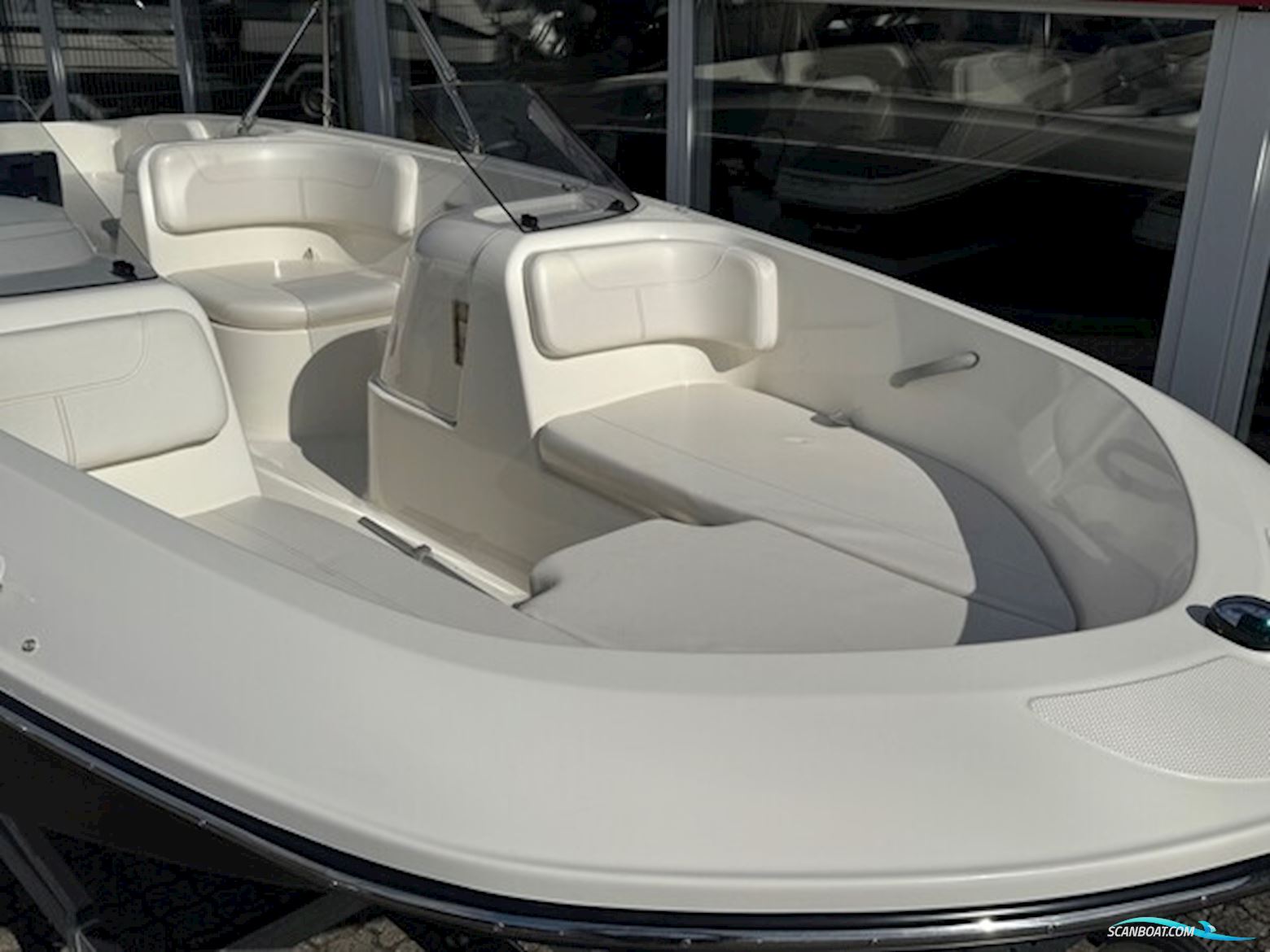 Bayliner E6 Element Med F115 Mercury-Efi 4 Takt og 1300 kg Brenderup "Element" Trailer.