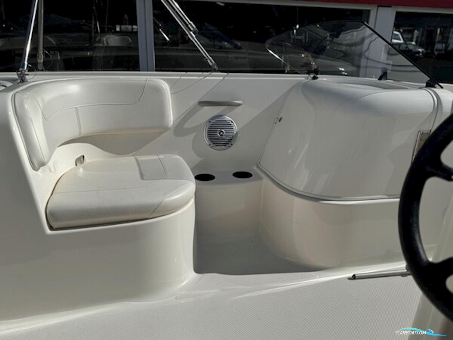 Bayliner E6 Element Med F115 Mercury-Efi 4 Takt og 1300 kg Brenderup "Element" Trailer.