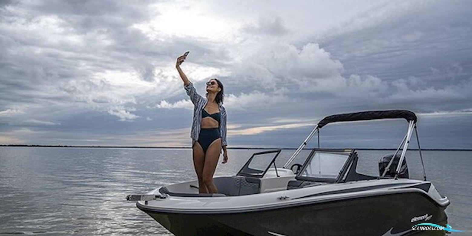 Bayliner M17 Med 100 hk Mercury-Efi 4 Takt 2,1L