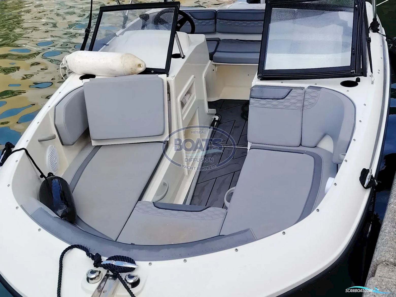 Bayliner M17