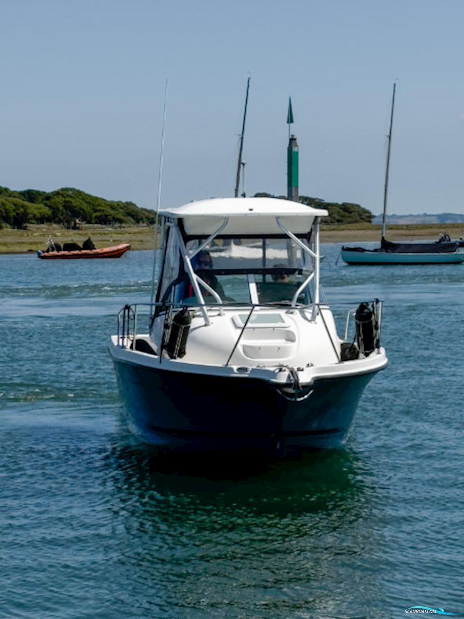 Bayliner Trophy 2102 walkaround