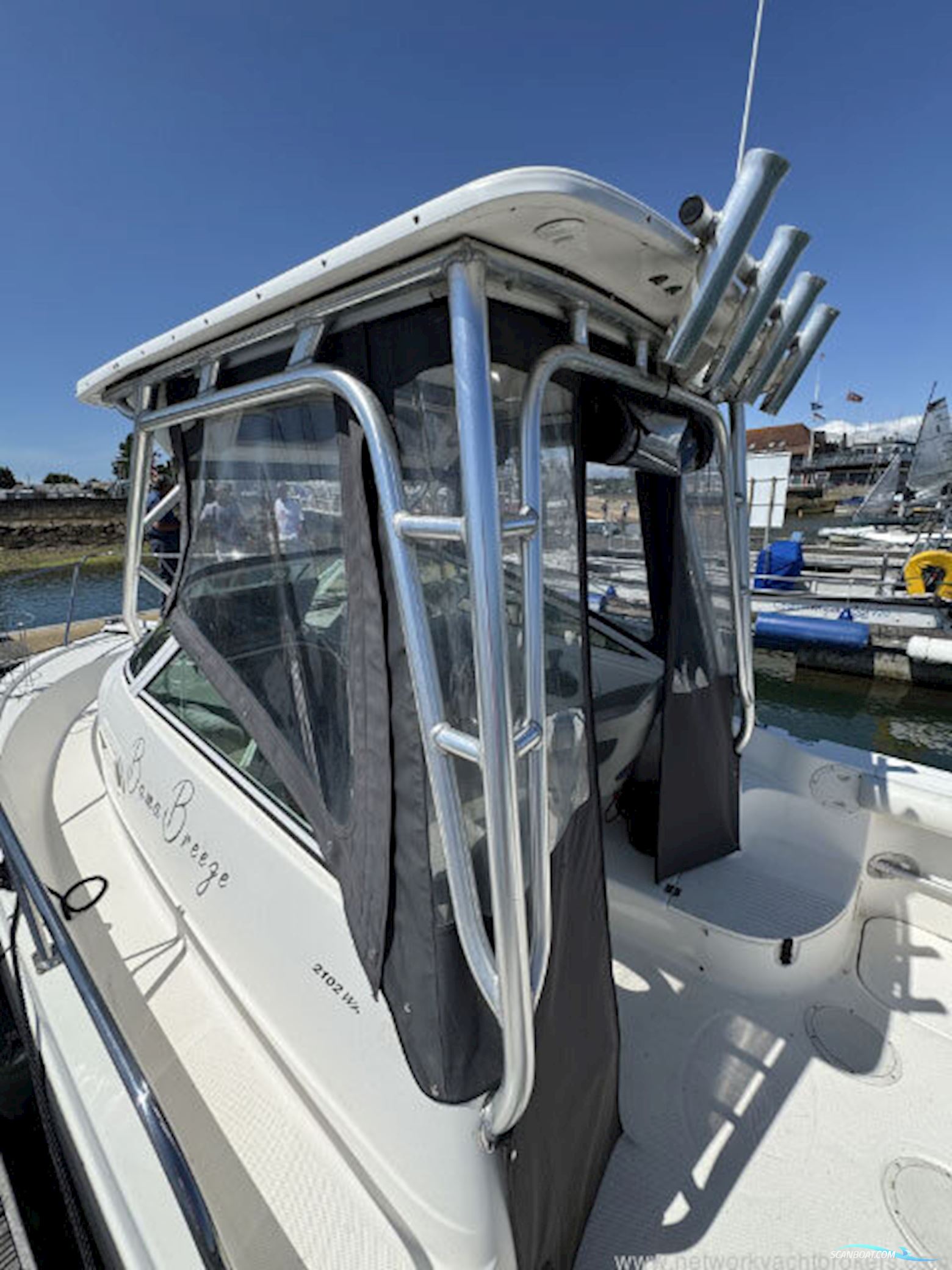 Bayliner Trophy 2102 walkaround