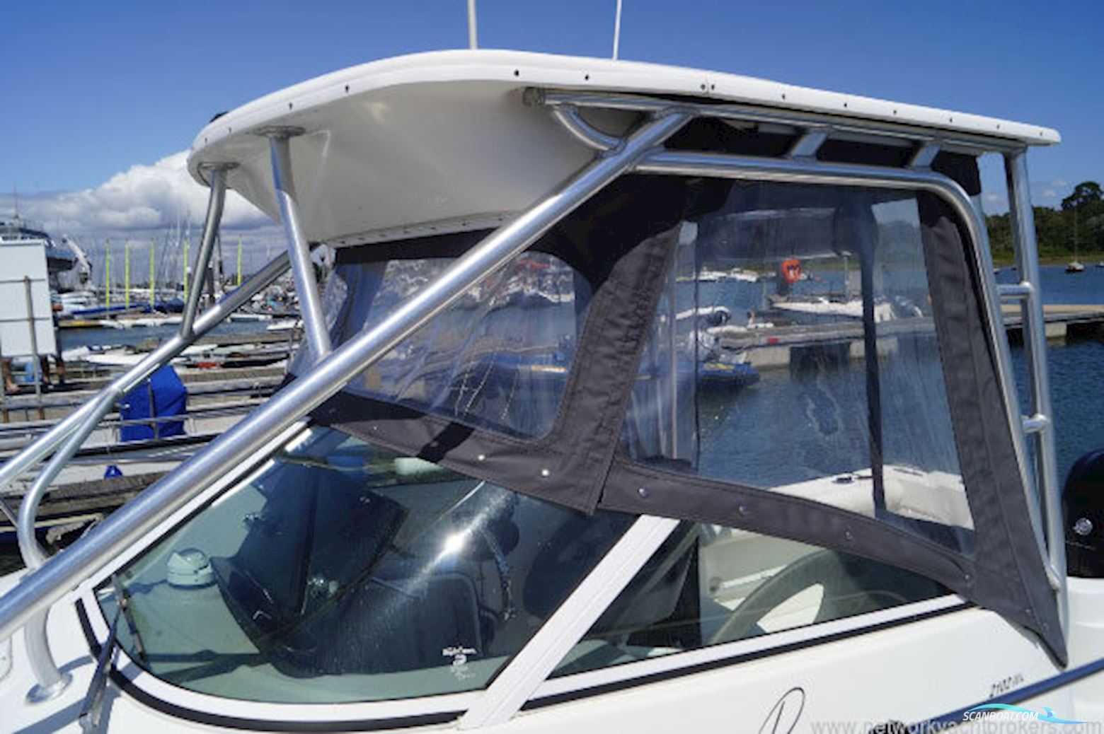 Bayliner Trophy 2102 walkaround