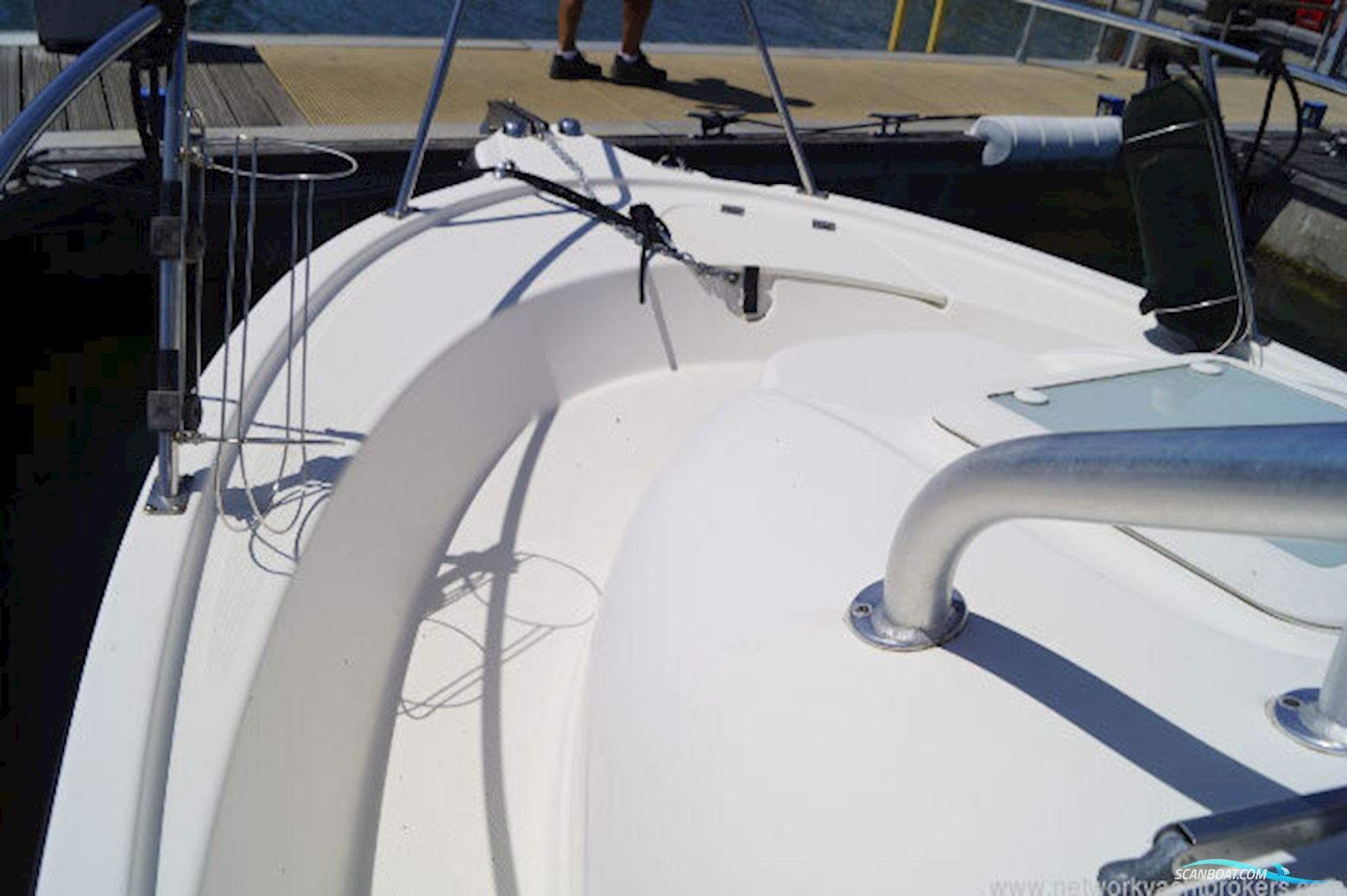 Bayliner Trophy 2102 Walkaround