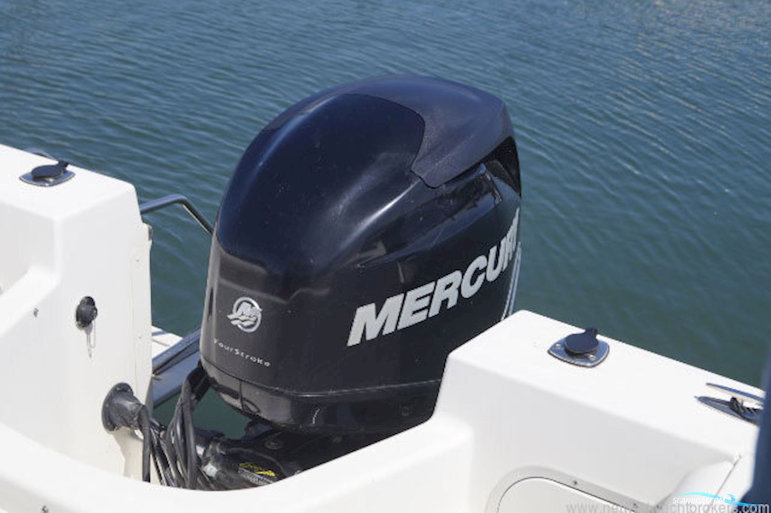 Bayliner Trophy 2102 Walkaround