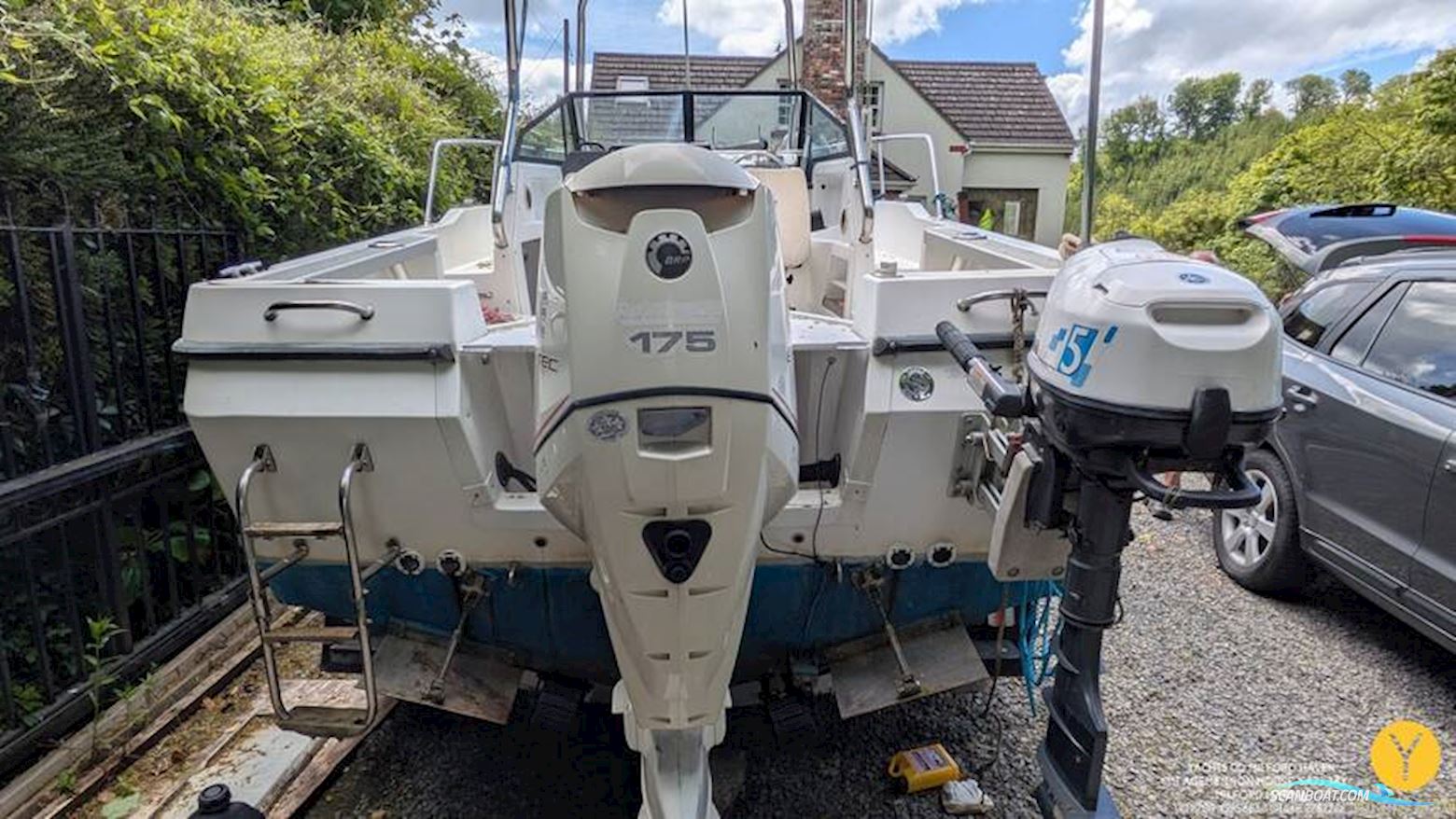 Bayliner Trophy Walkaround 2102
