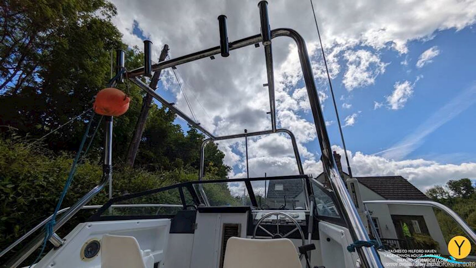Bayliner Trophy Walkaround 2102