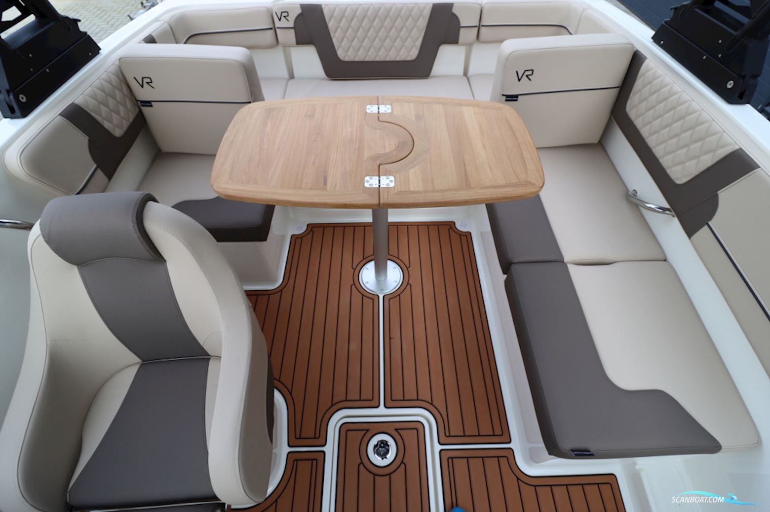 Bayliner VR4 Outboard