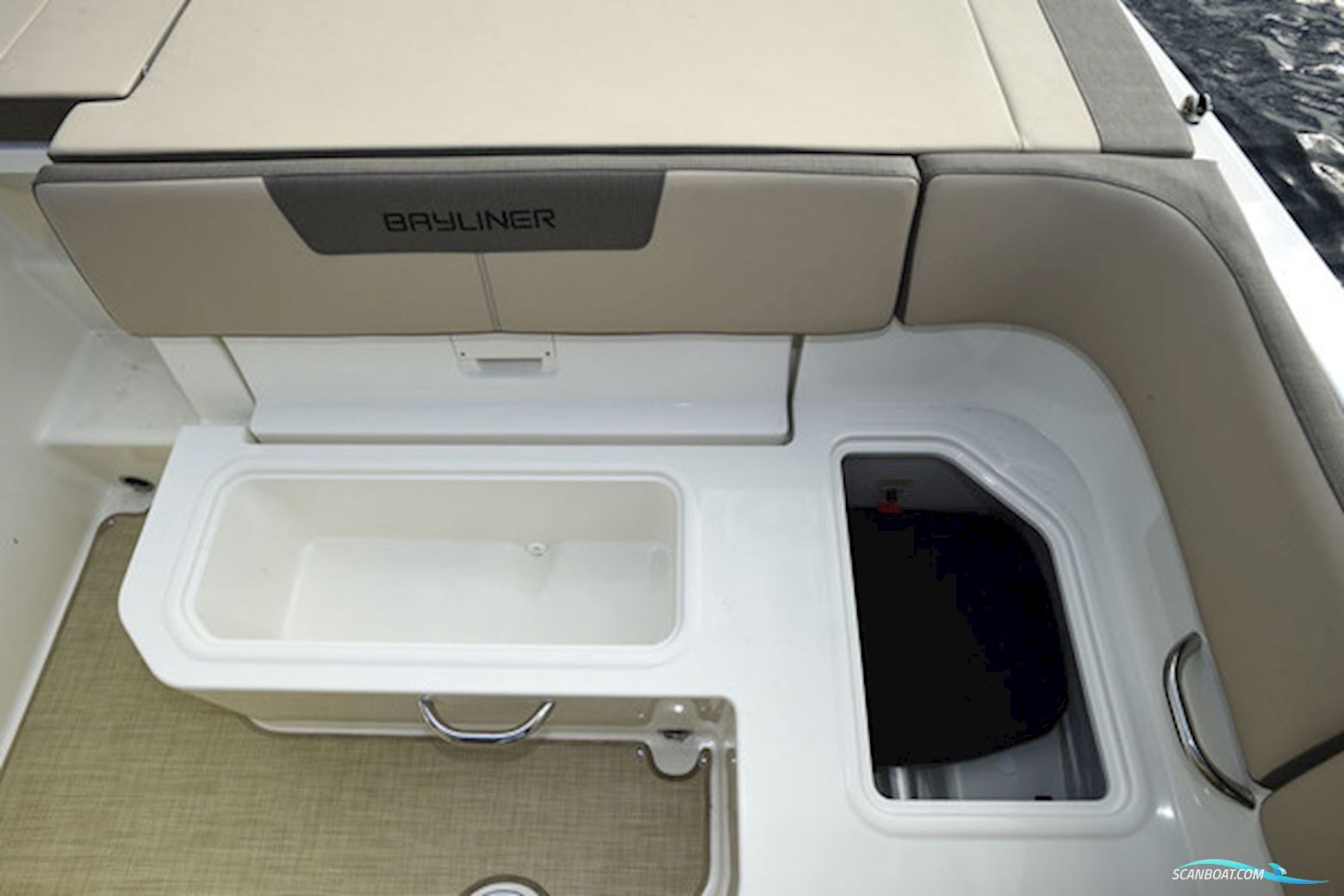 Bayliner VR5 Cuddy med Mercruiser sterndrive