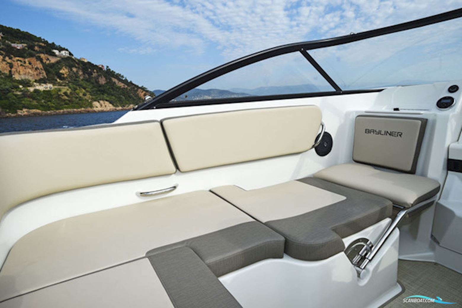 Bayliner VR5 Cuddy med Mercruiser sterndrive