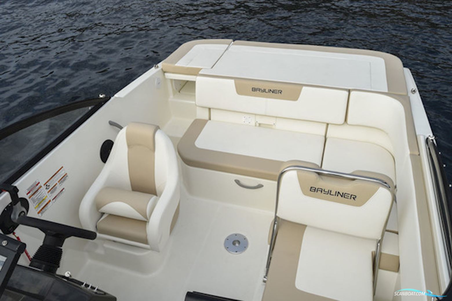 Bayliner VR5 Cuddy med Mercruiser sterndrive