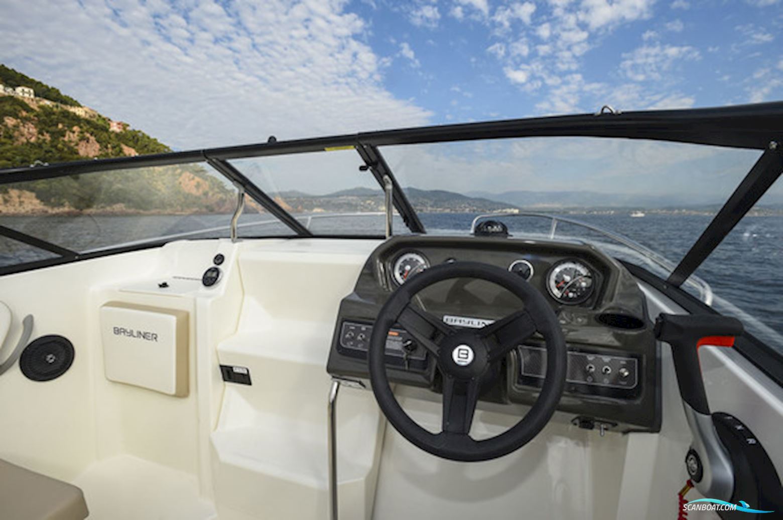 Bayliner VR5 Cuddy med Mercruiser sterndrive