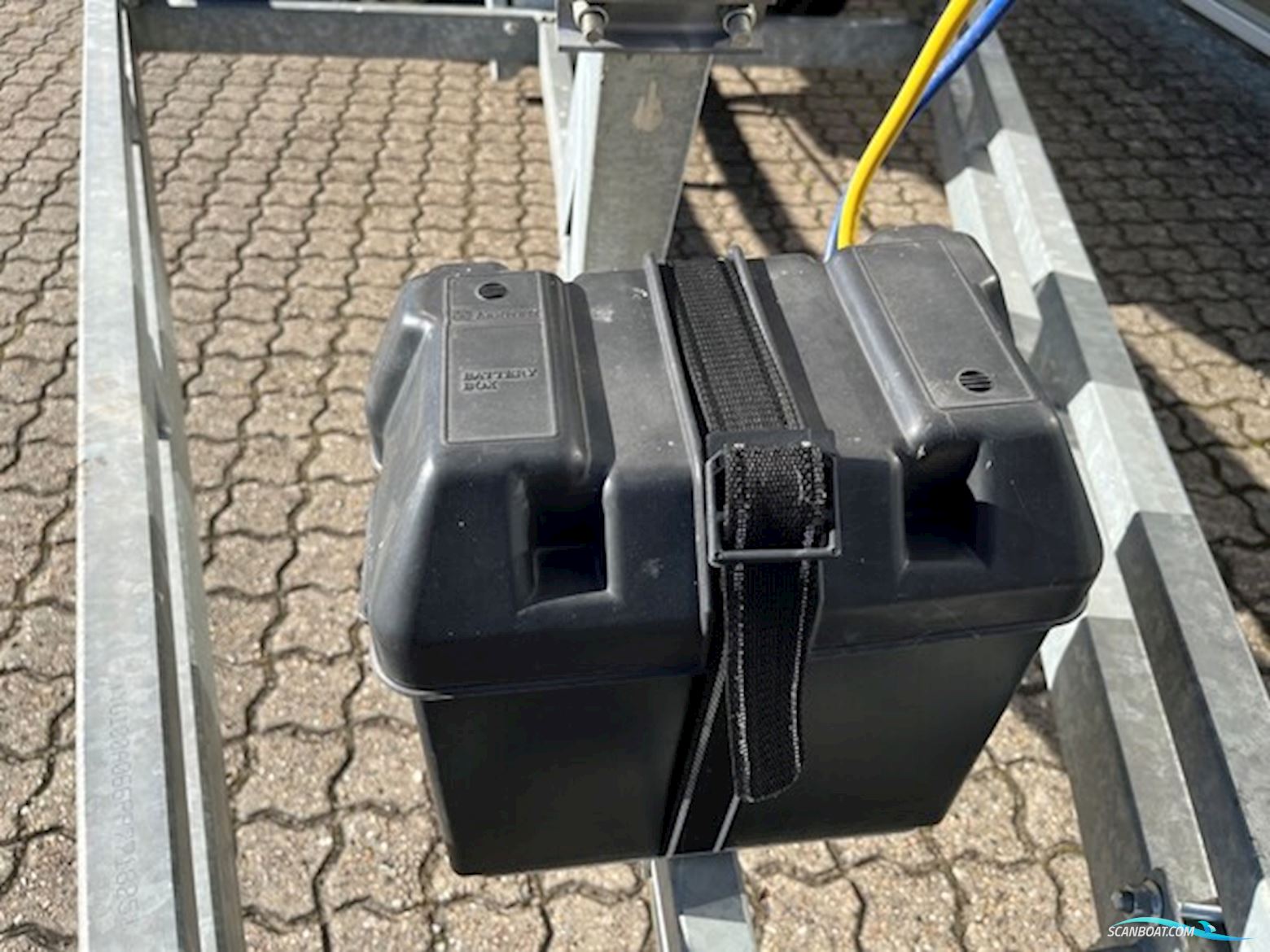 Bayliner VR5 Cuddy Med Mercury F225 V6 og 2500 kg Brenderup Trailer.