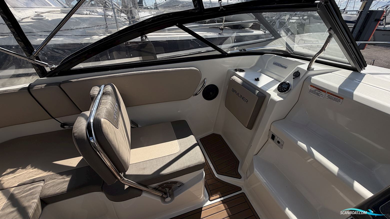 Bayliner VR5 Cuddy