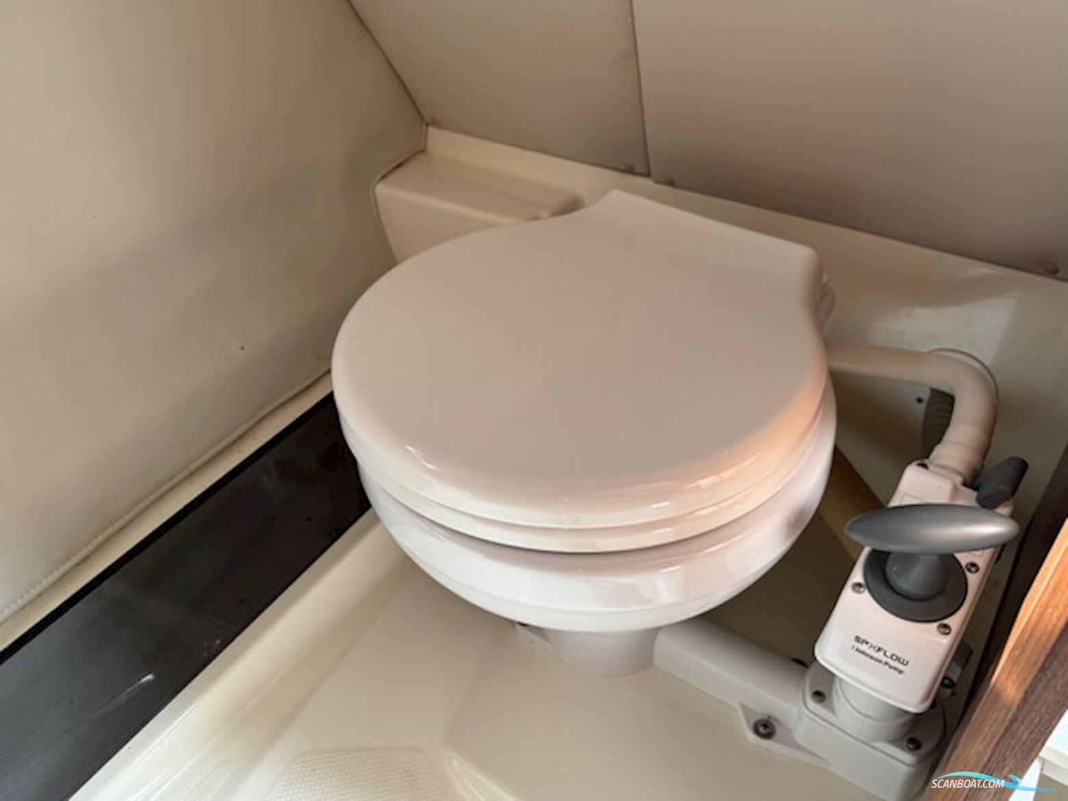 Bayliner VR6 Cuddy med F200 Mercury-EFI 4 takt DS XL V6 3,4L - Anvisningssalg.