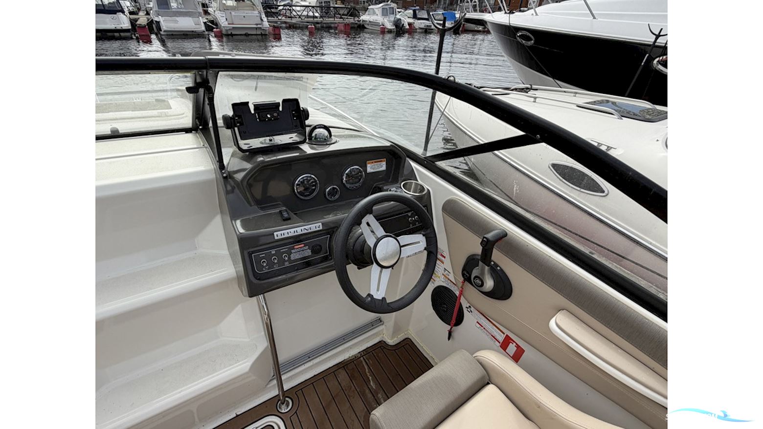 Bayliner VR6 Cuddy