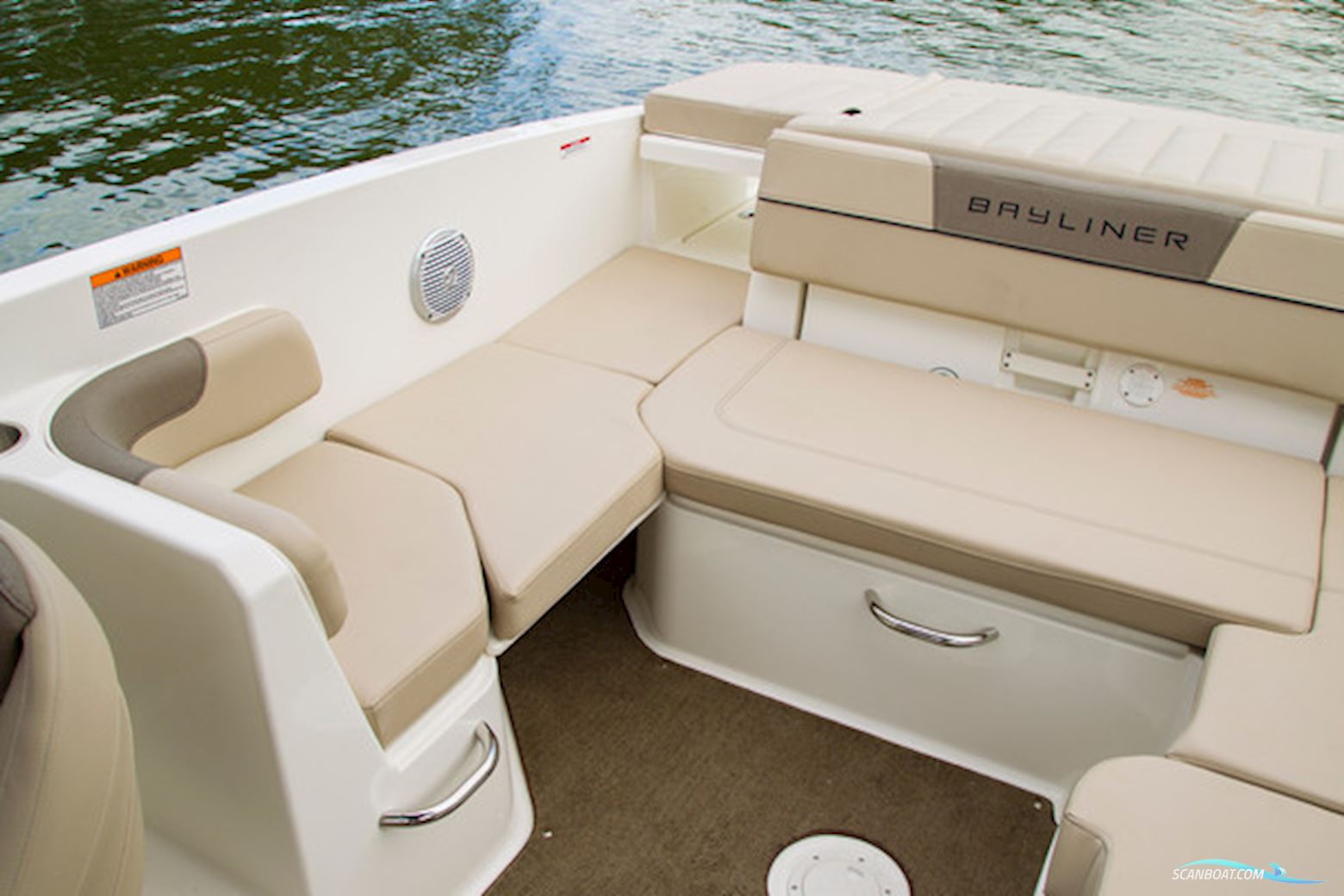 Bayliner VR6 med MerCruiser sterndrive