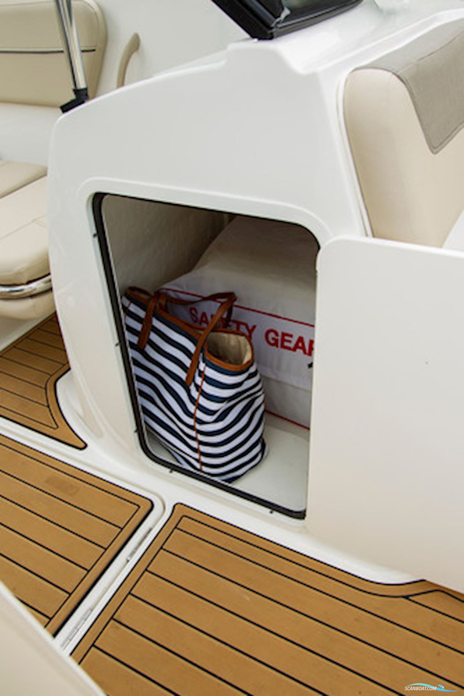 Bayliner VR6 med MerCruiser sterndrive