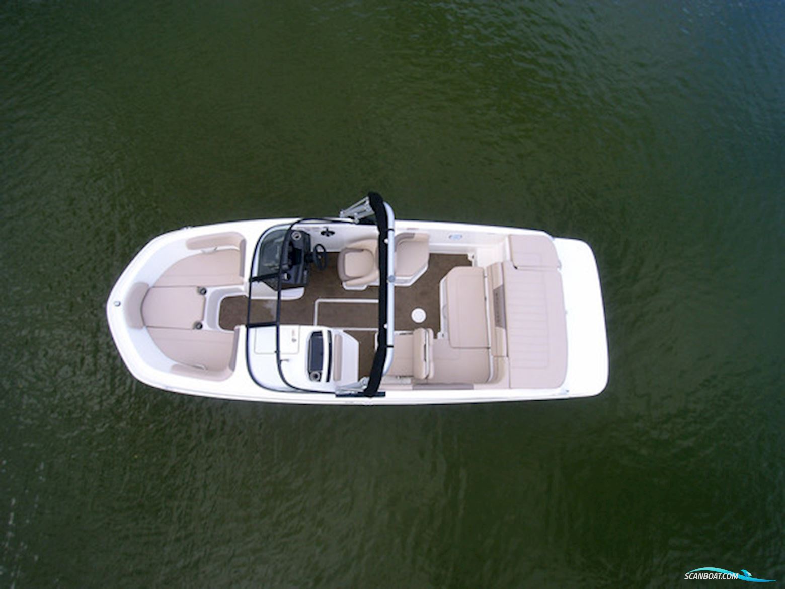 Bayliner VR6 med MerCruiser sterndrive