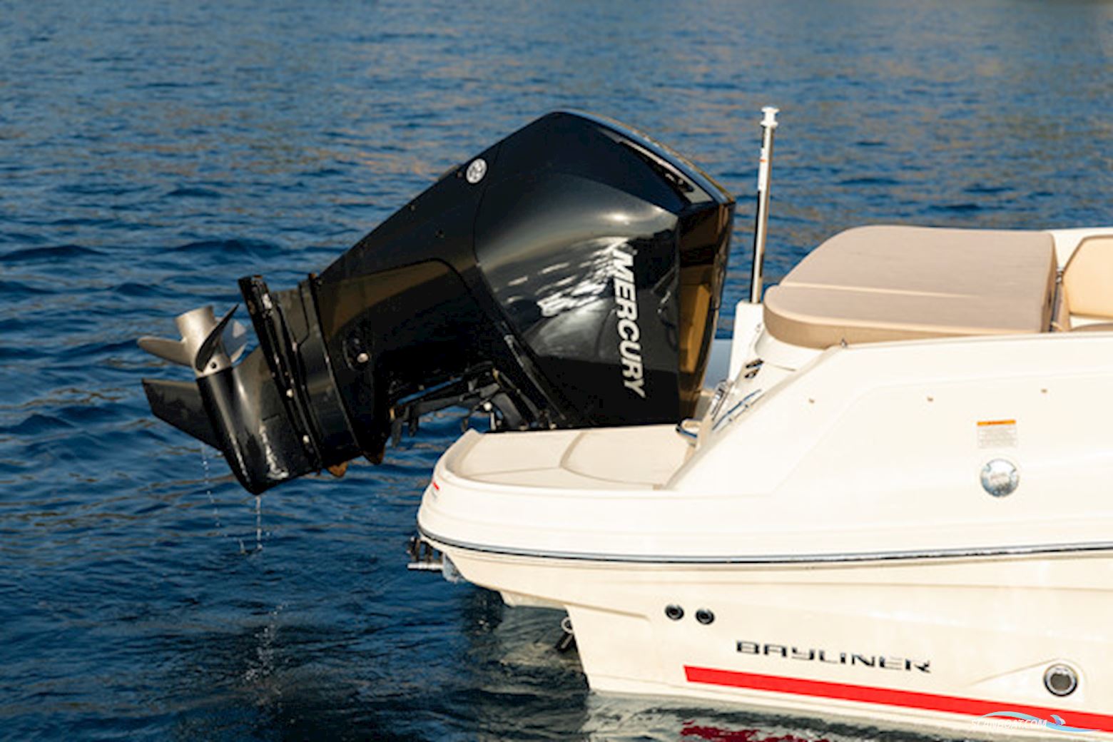 Bayliner VR6 OB Cuddy