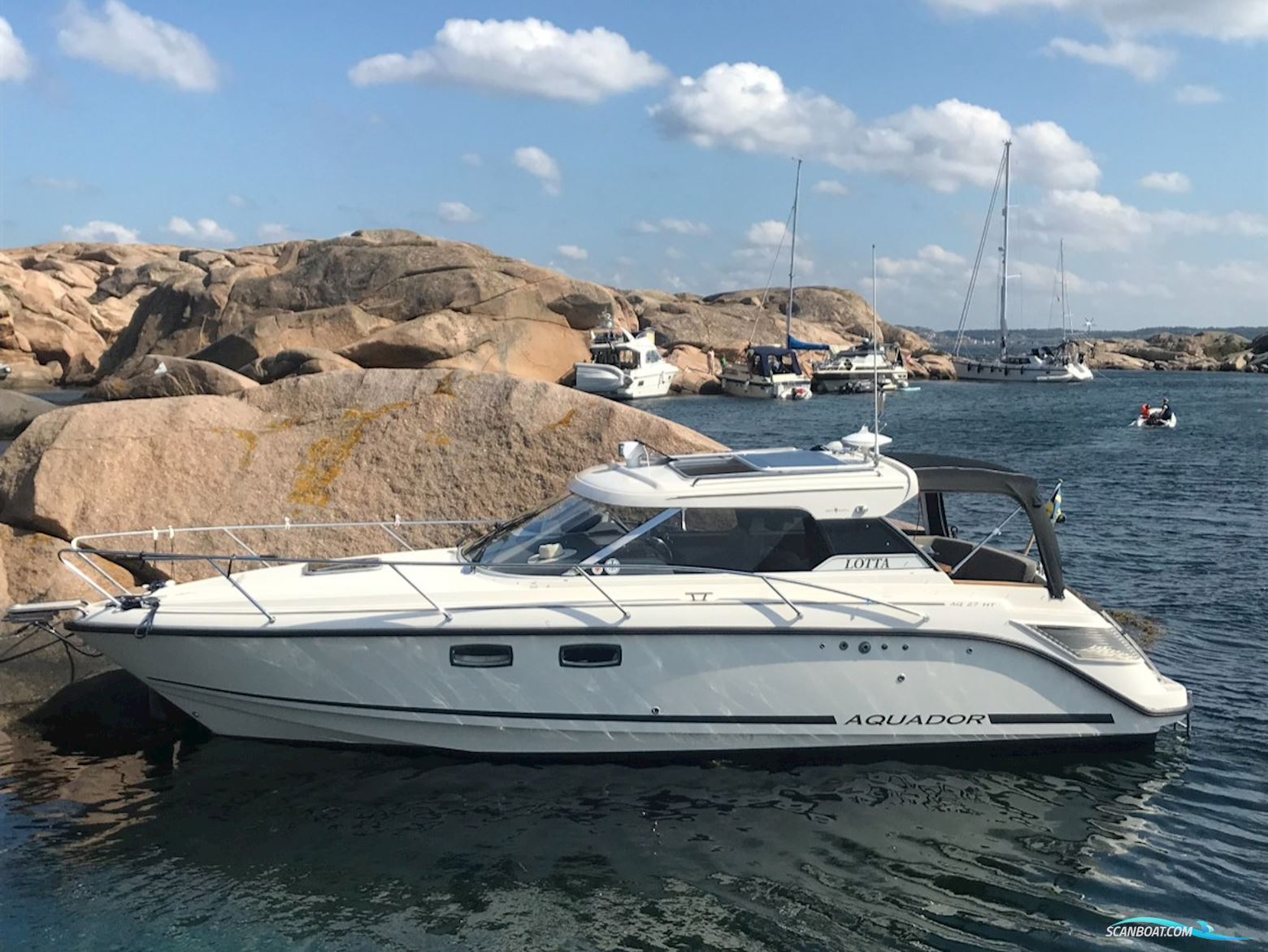 Begagnad Aquador 27 HT -14 (GA) Motorboten 2014, met Mercruiser V6-260 hk motor, Sweden