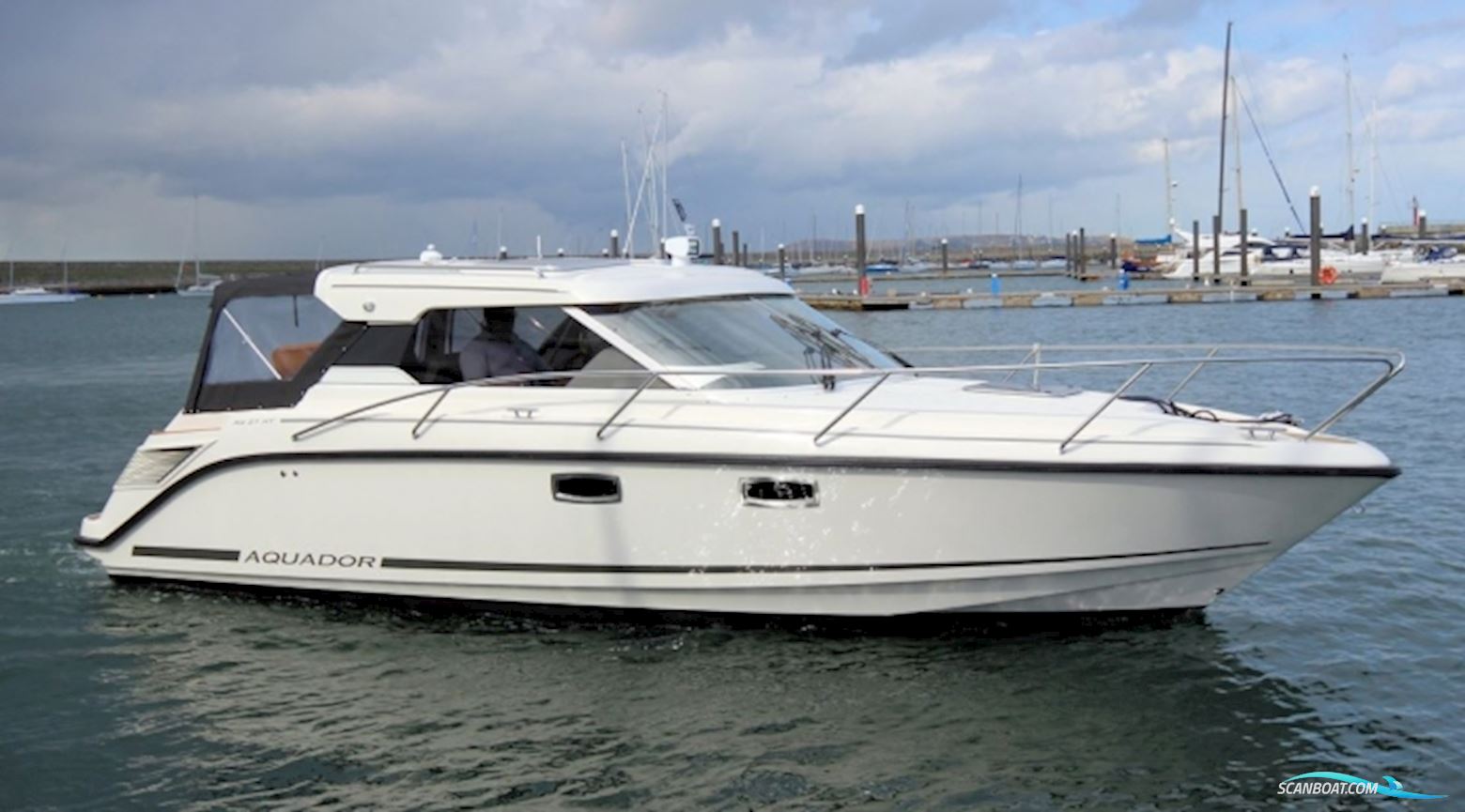 Begagnad Aquador 27 HT -14 Motorboten 2014, met Mercruiser V6-260 hk motor, Sweden