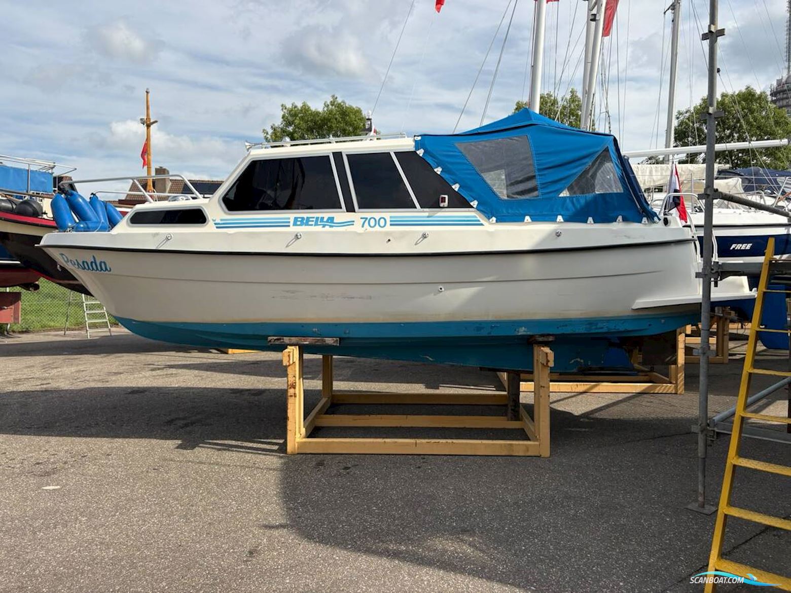 BELLA 700