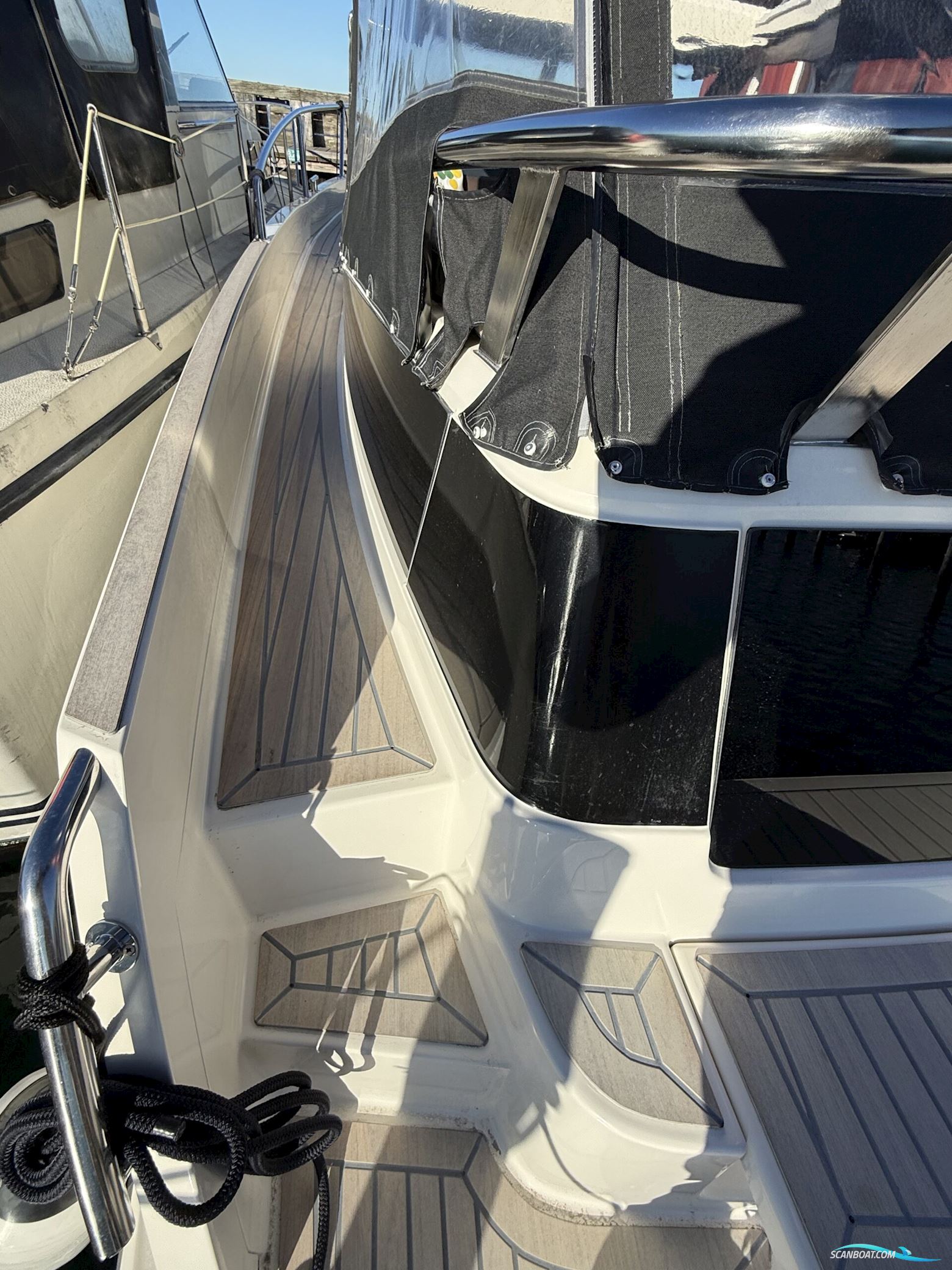 Bella 9000 Utroligt Rummelig Familiebåd