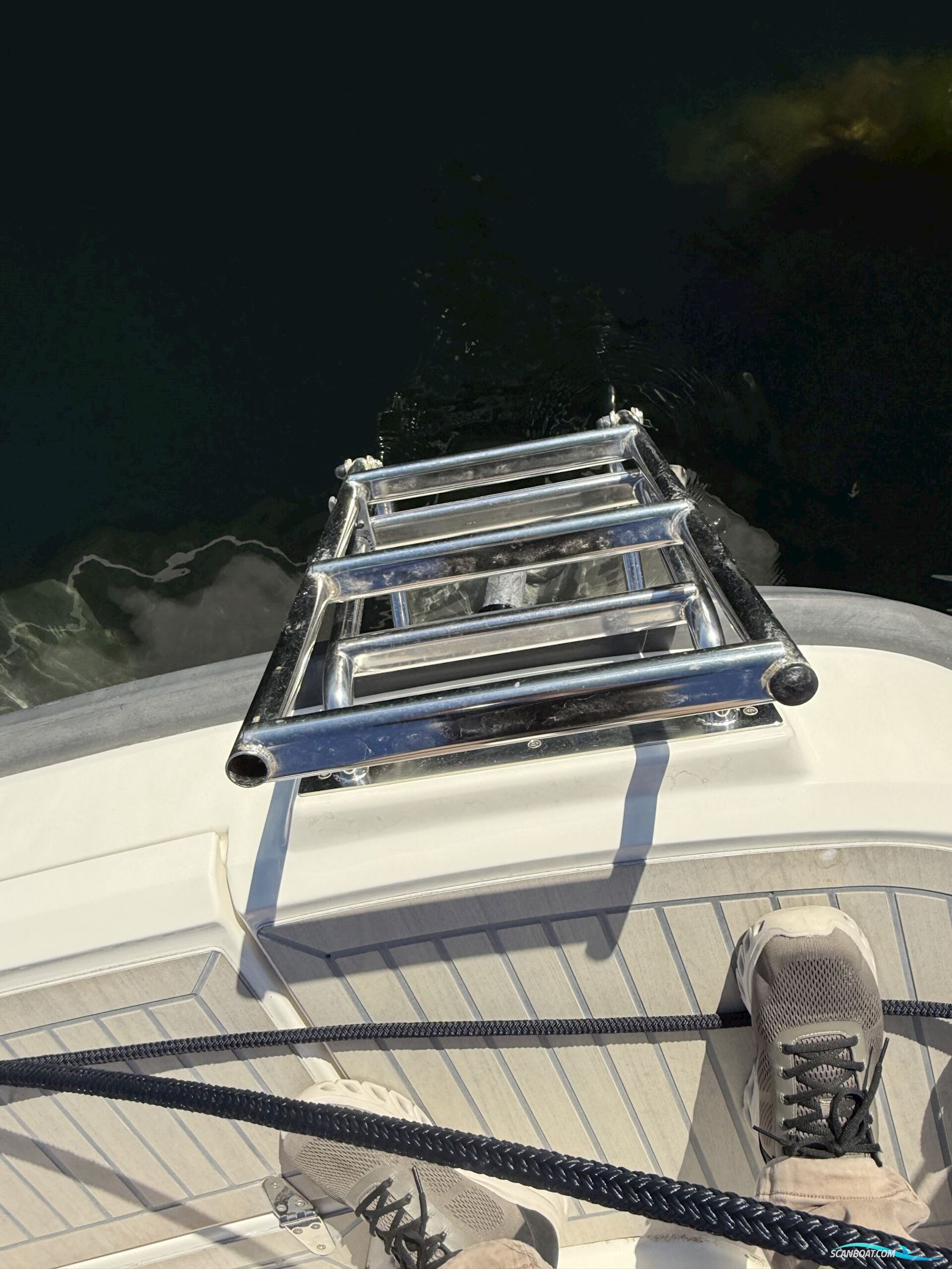 Bella 9000 Utroligt Rummelig Familiebåd