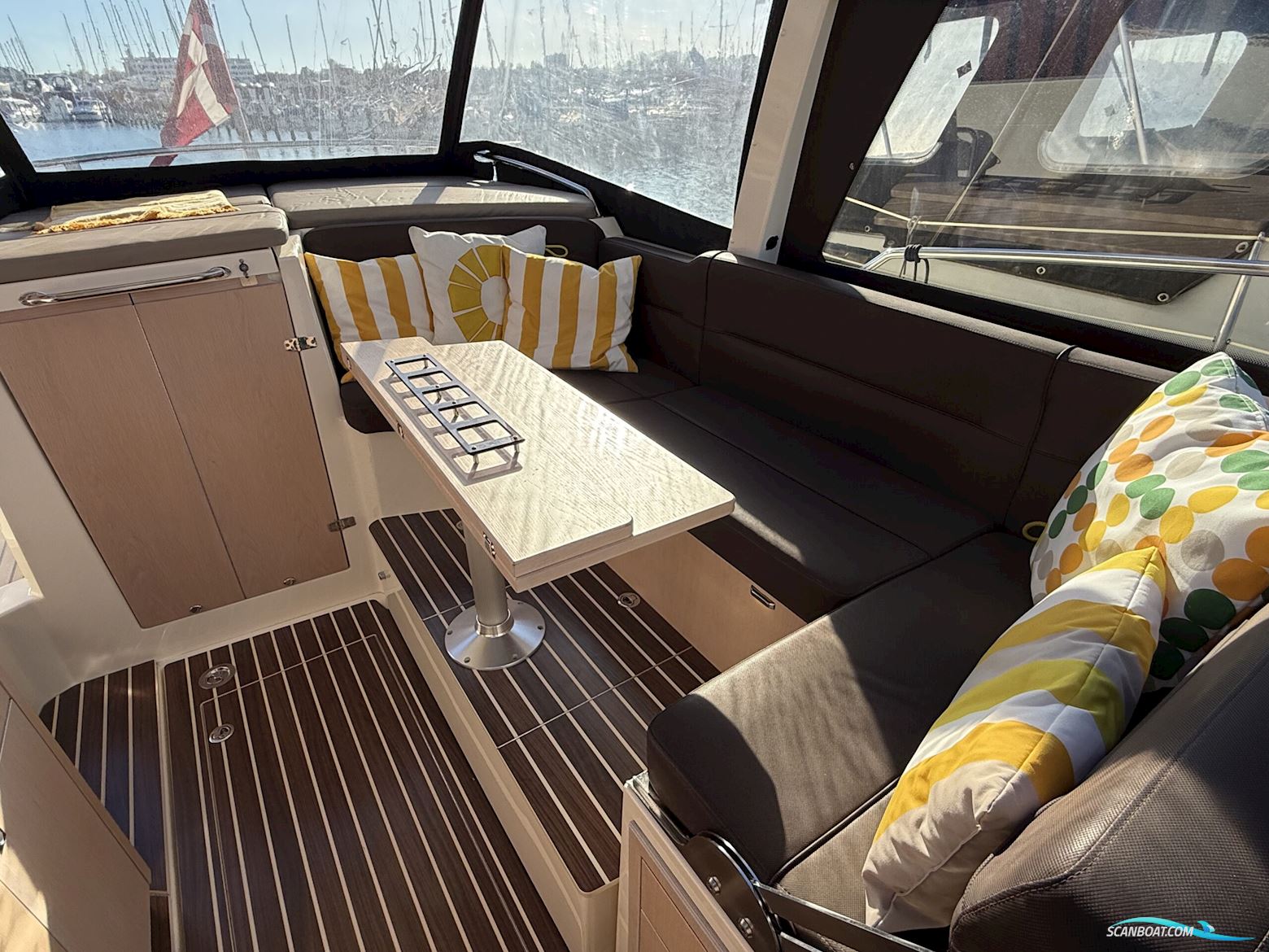 Bella 9000 Utroligt Rummelig Familiebåd