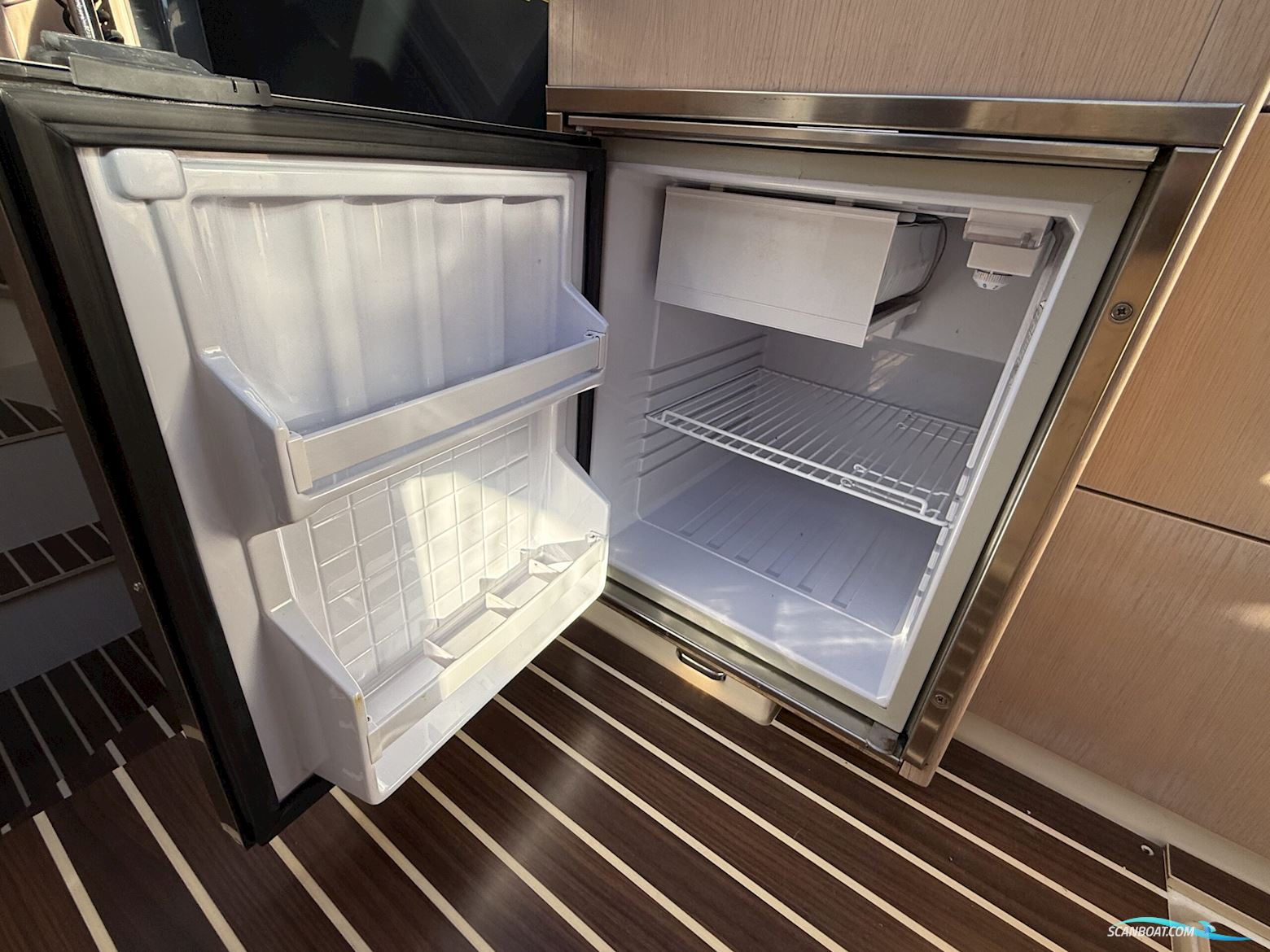 Bella 9000 Utroligt Rummelig Familiebåd