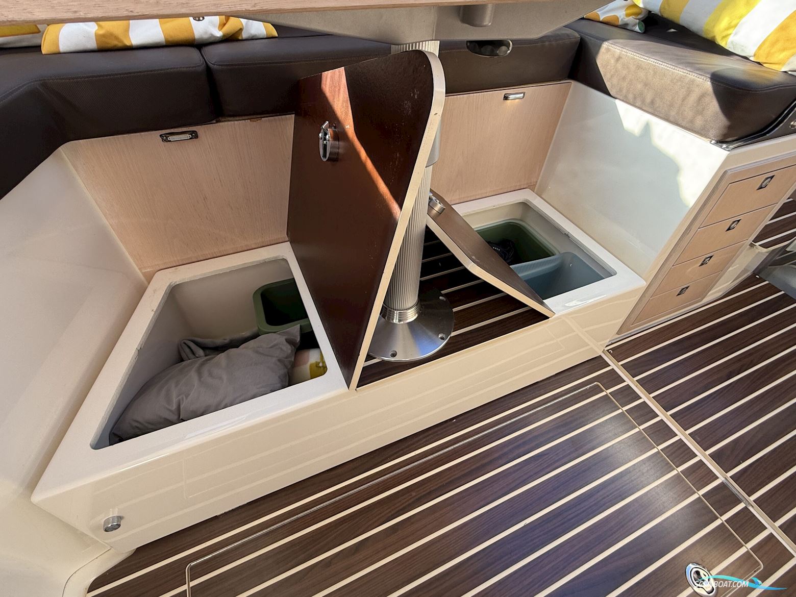 Bella 9000 Utroligt Rummelig Familiebåd