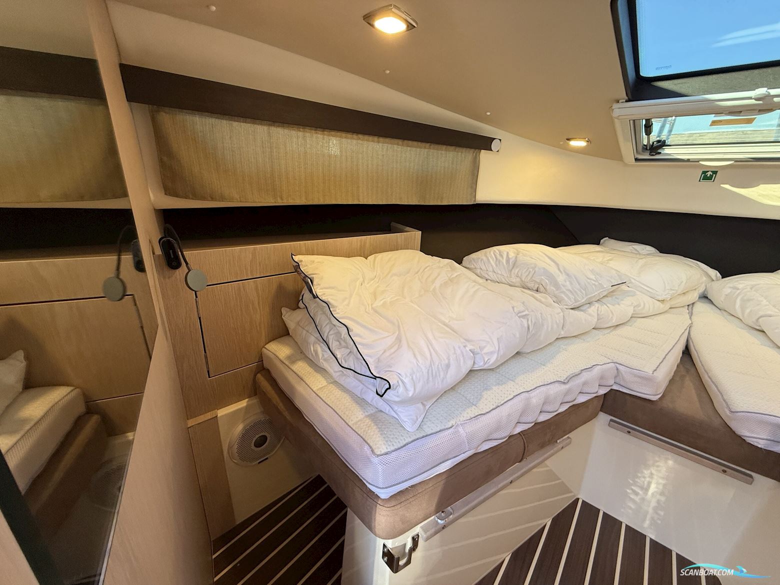 Bella 9000 Utroligt Rummelig Familiebåd