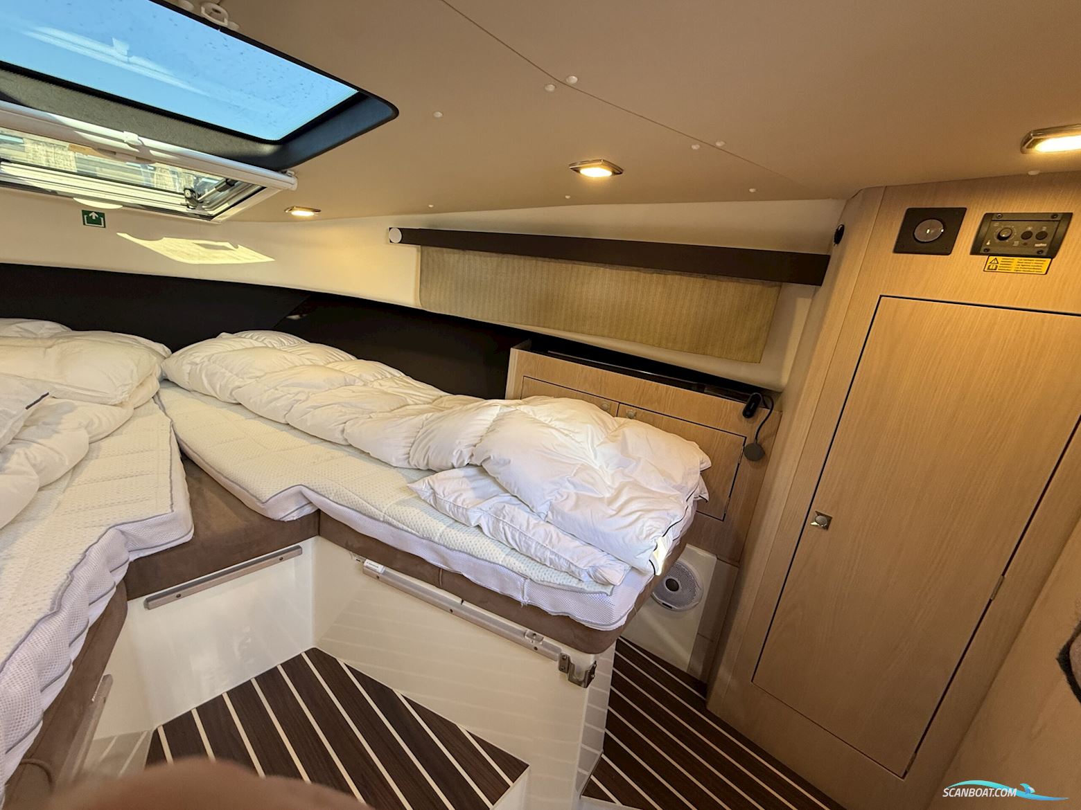 Bella 9000 Utroligt Rummelig Familiebåd