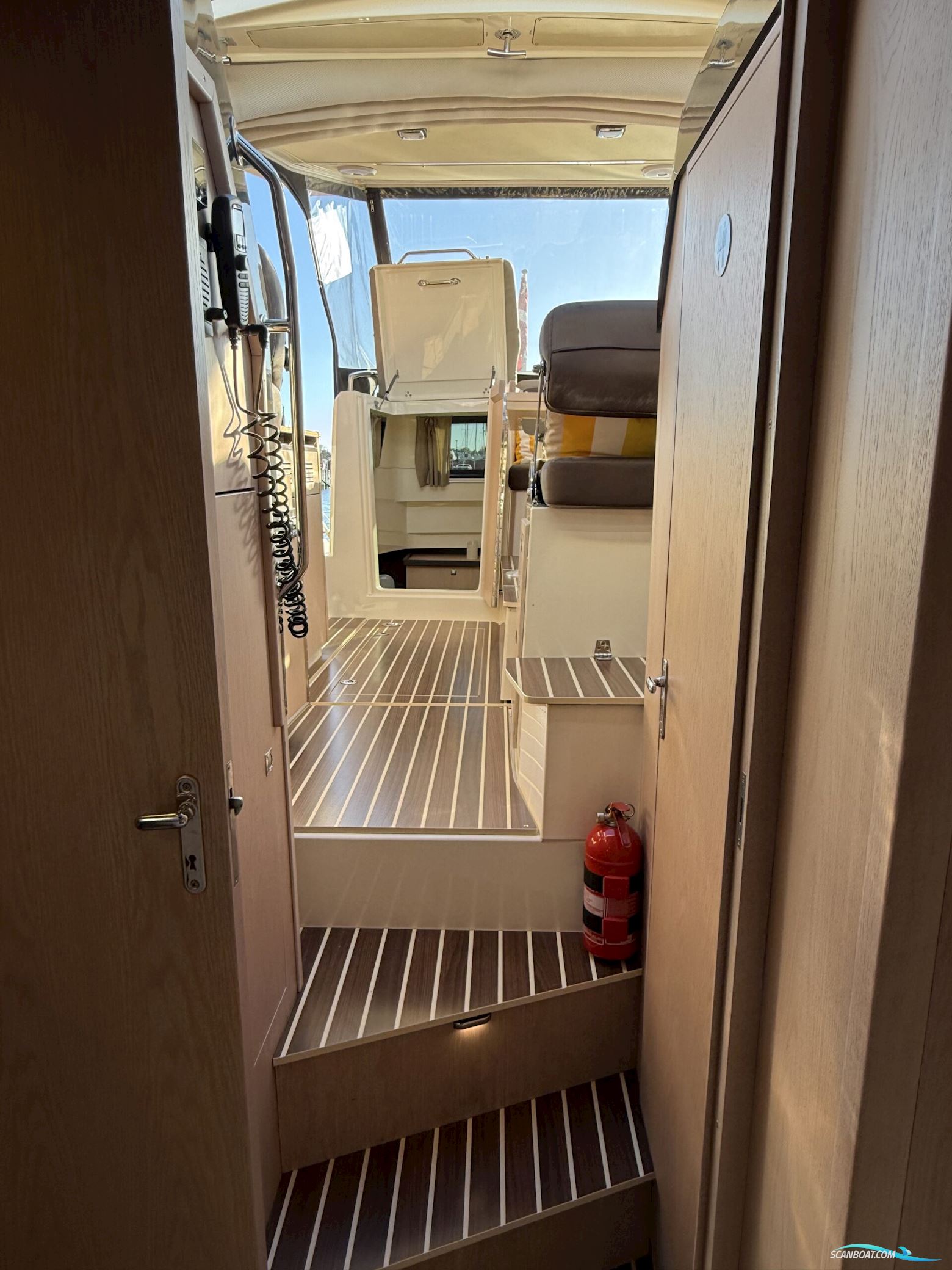 Bella 9000 Utroligt Rummelig Familiebåd