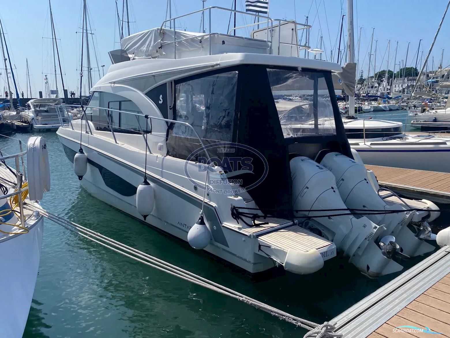 Beneteau Antares 11 Flybridge