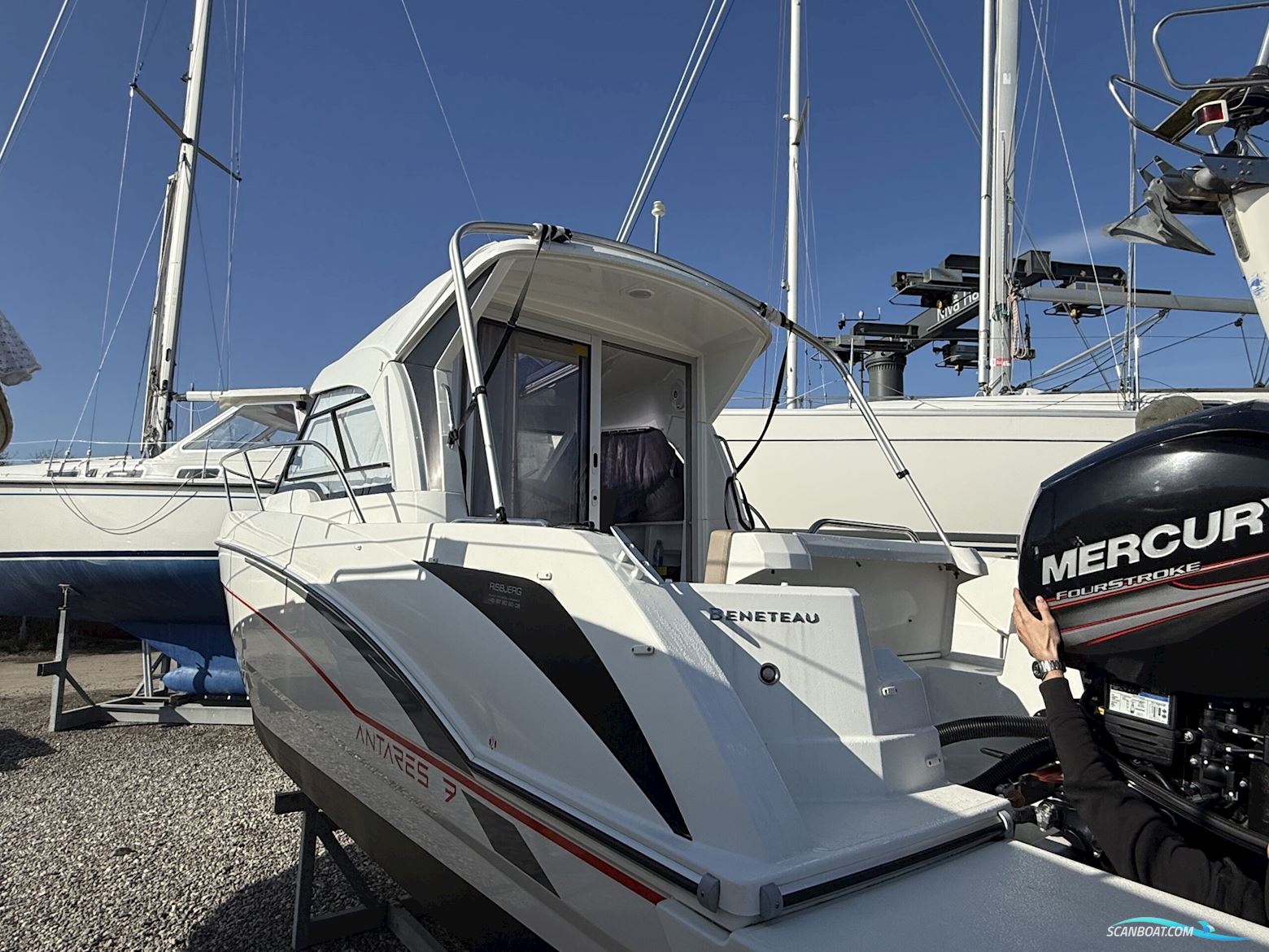 Beneteau Antares 7