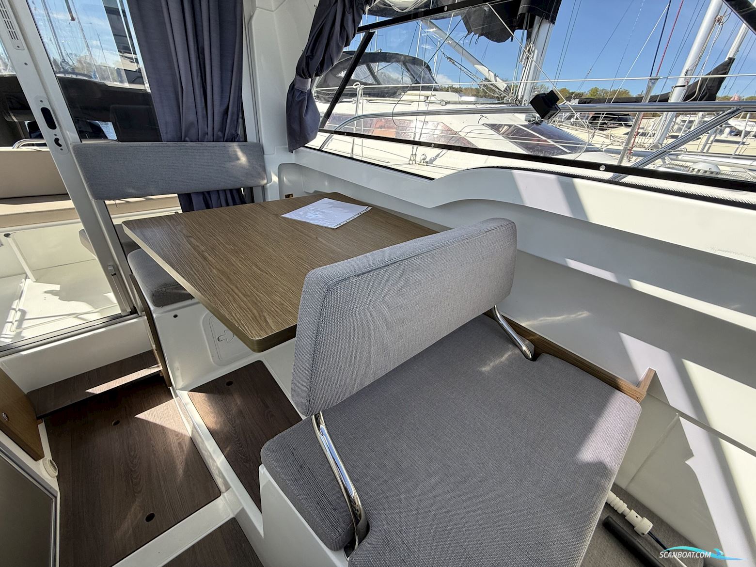 Beneteau Antares 7