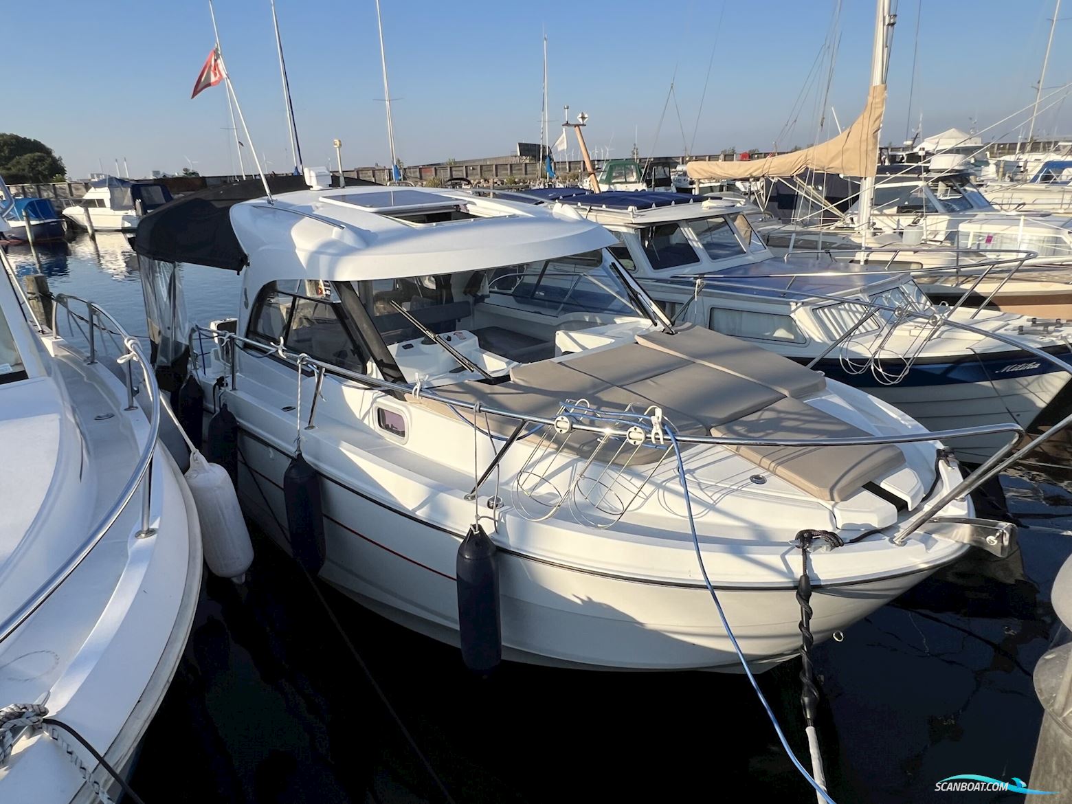 Beneteau Antares 8