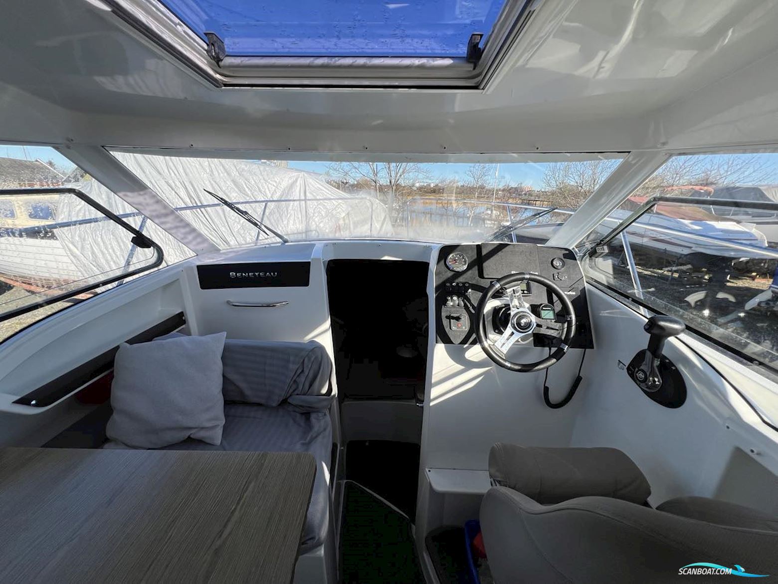 Beneteau Antares 8