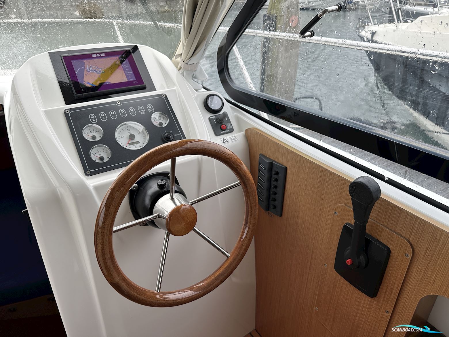 Beneteau Antares 8