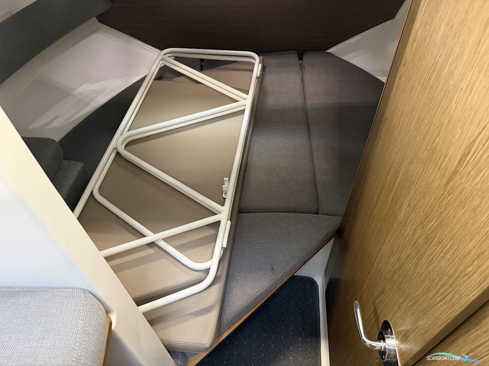 Beneteau Antares 8