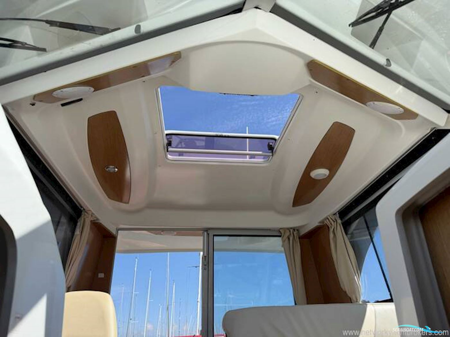 Beneteau Antares 8