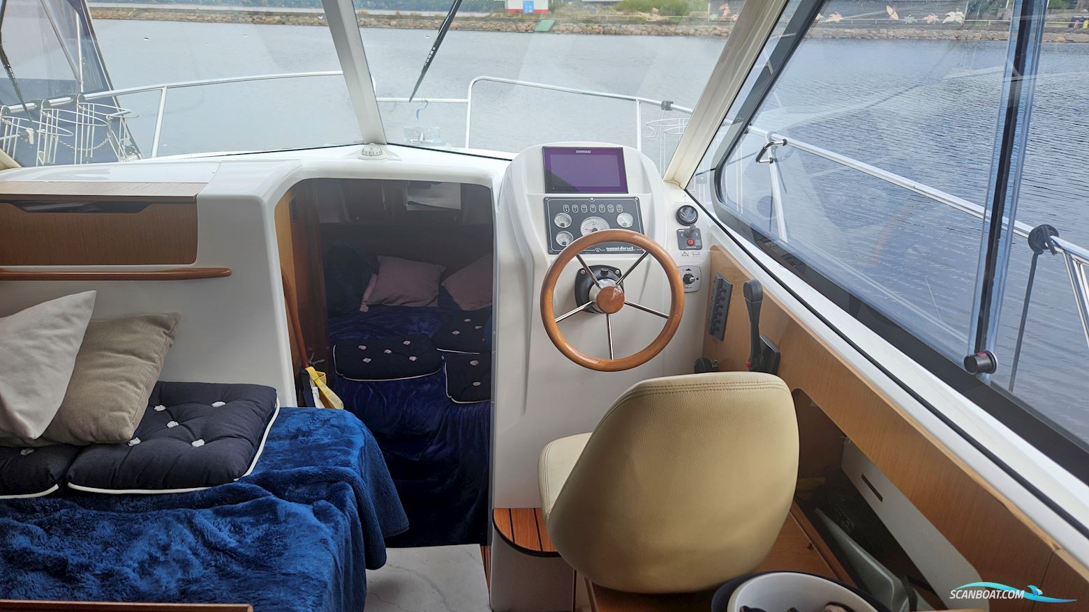 Beneteau Antares 8